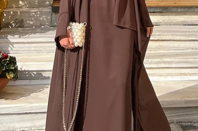 The Timeless Elegance of a Brown Abaya: A Fashion Statement